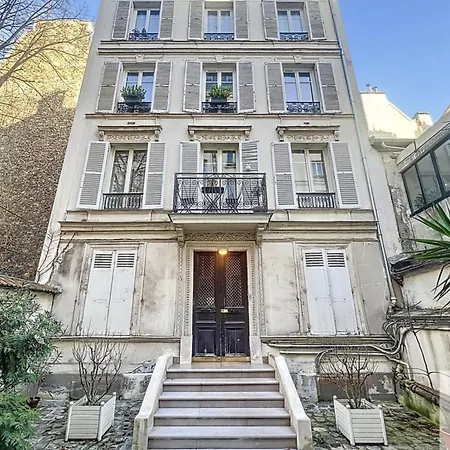 Charming Typical Parisian In The Heart Of *